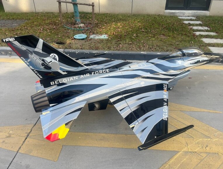 Baja F16 Vador side view